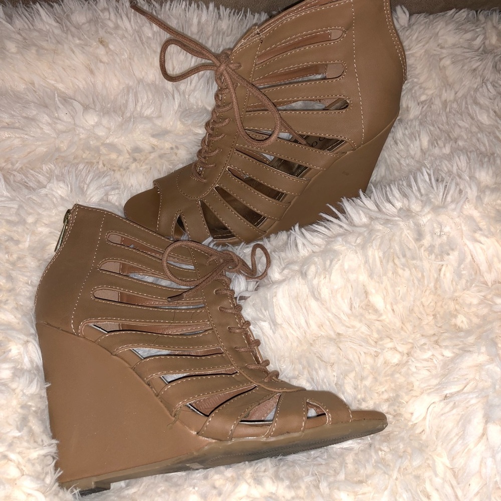 Cute Wedges ! 👡👡